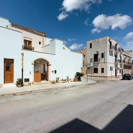 לינה וארוחת בוקר Azule
